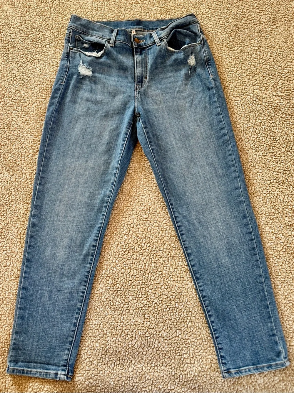 Levi’s Women’s Distressed Skinny Jeans Size 8 Medium Wash Stretch Denim